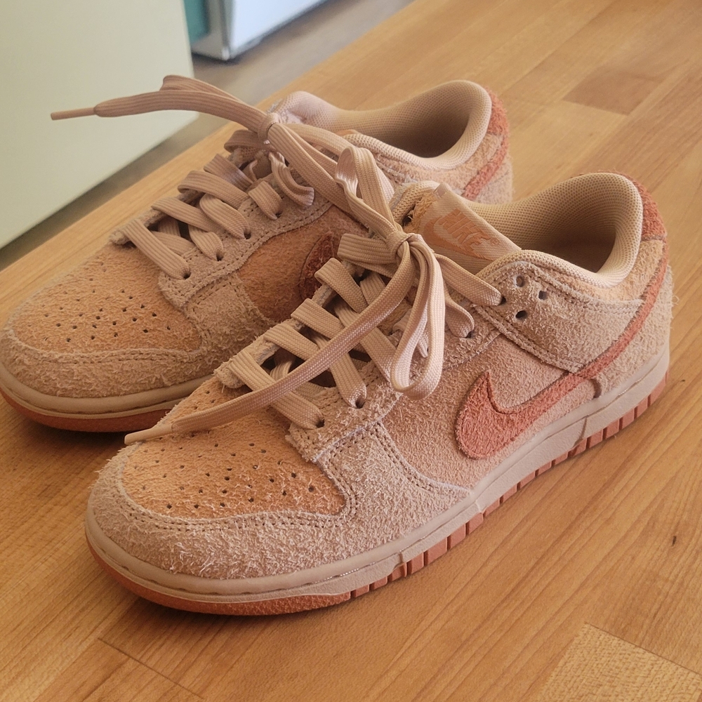 NWOB Nike Low Dunk Sunrise Orange Suede Size US 5.